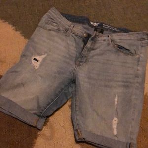 Mid Rise Bermuda denim shorts